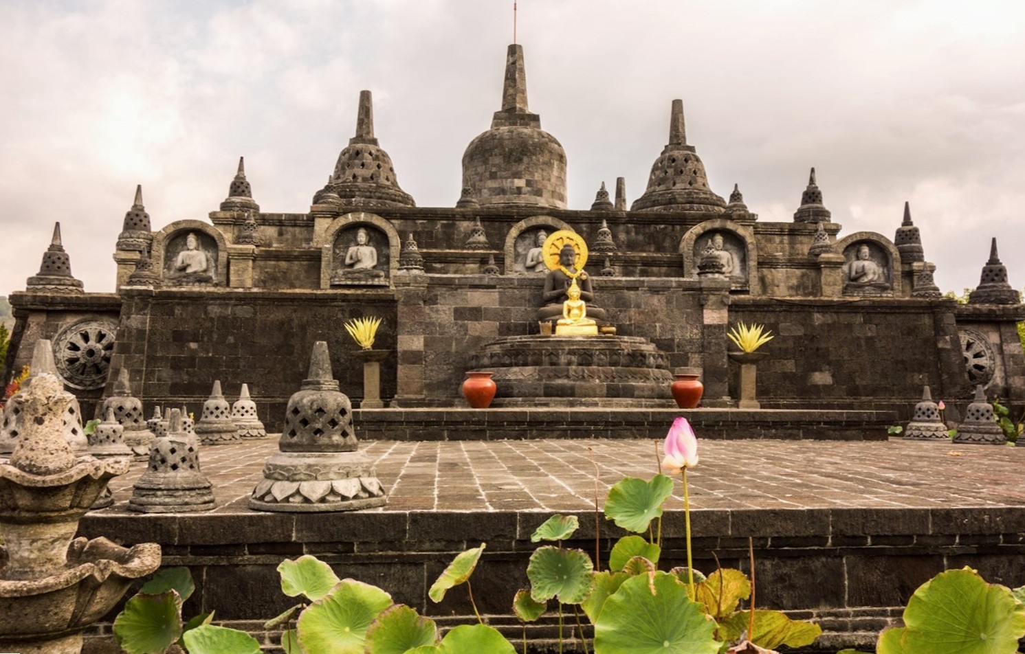 Brahmavihara-Arama temple.